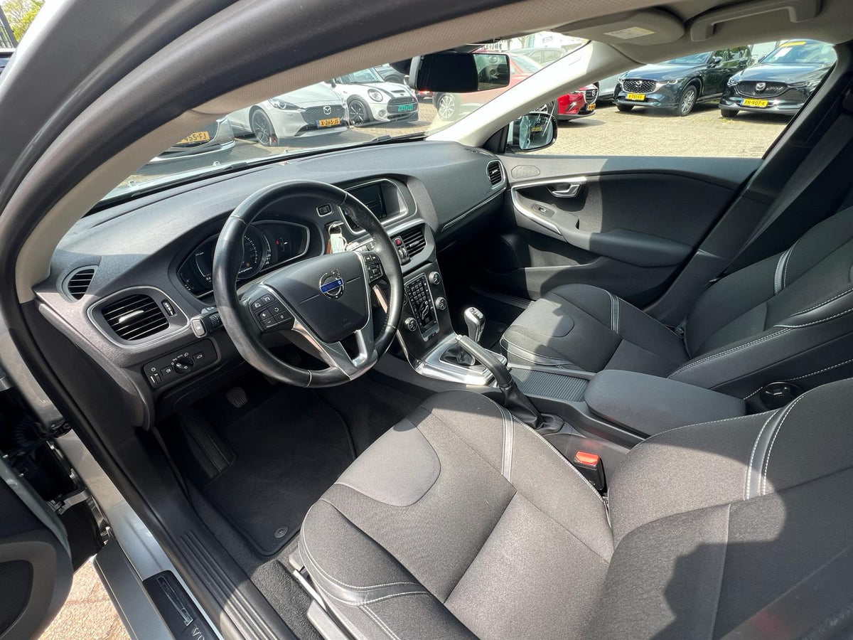 Volvo V40 1.6 T2 Momentum — foto 10