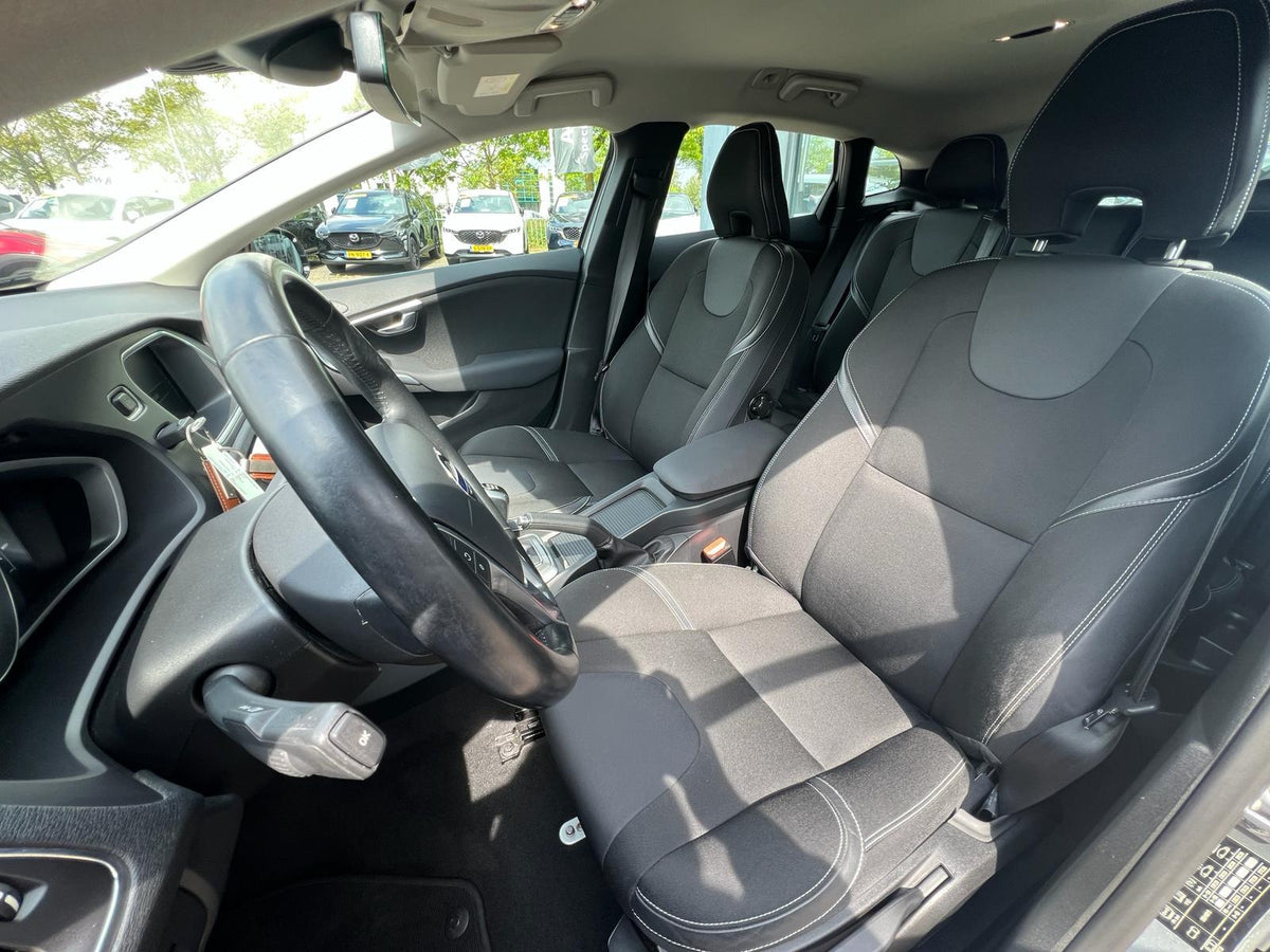Volvo V40 1.6 T2 Momentum — foto 11