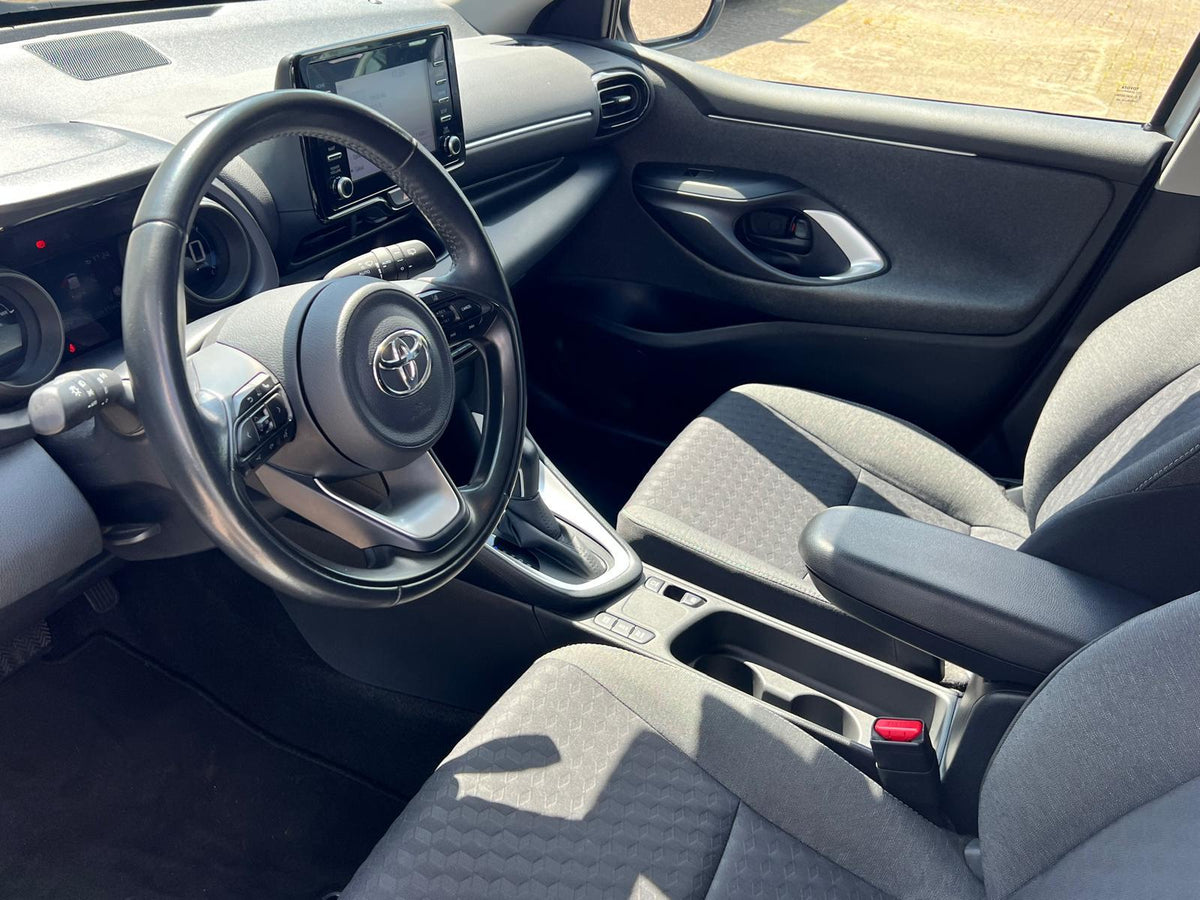 Toyota Yaris 1.5 Hybrid Dynamic AUTOMAAT — foto 13