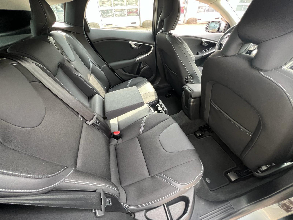 Volvo V40 1.6 T2 Momentum — foto 13