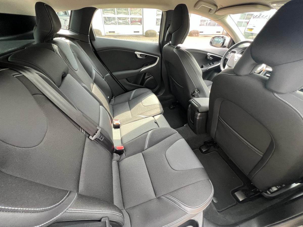 Volvo V40 1.6 T2 Momentum — foto 14