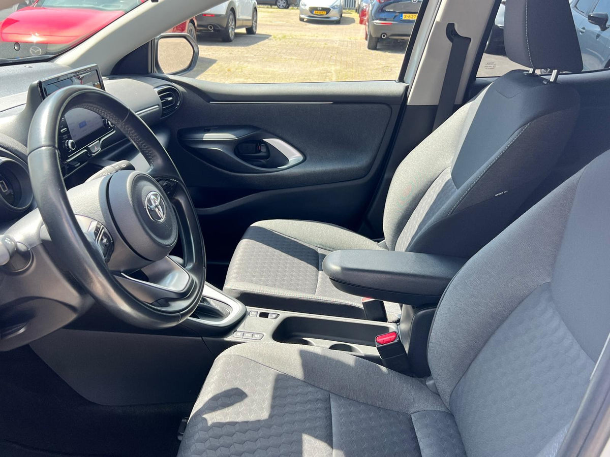 Toyota Yaris 1.5 Hybrid Dynamic AUTOMAAT — foto 15