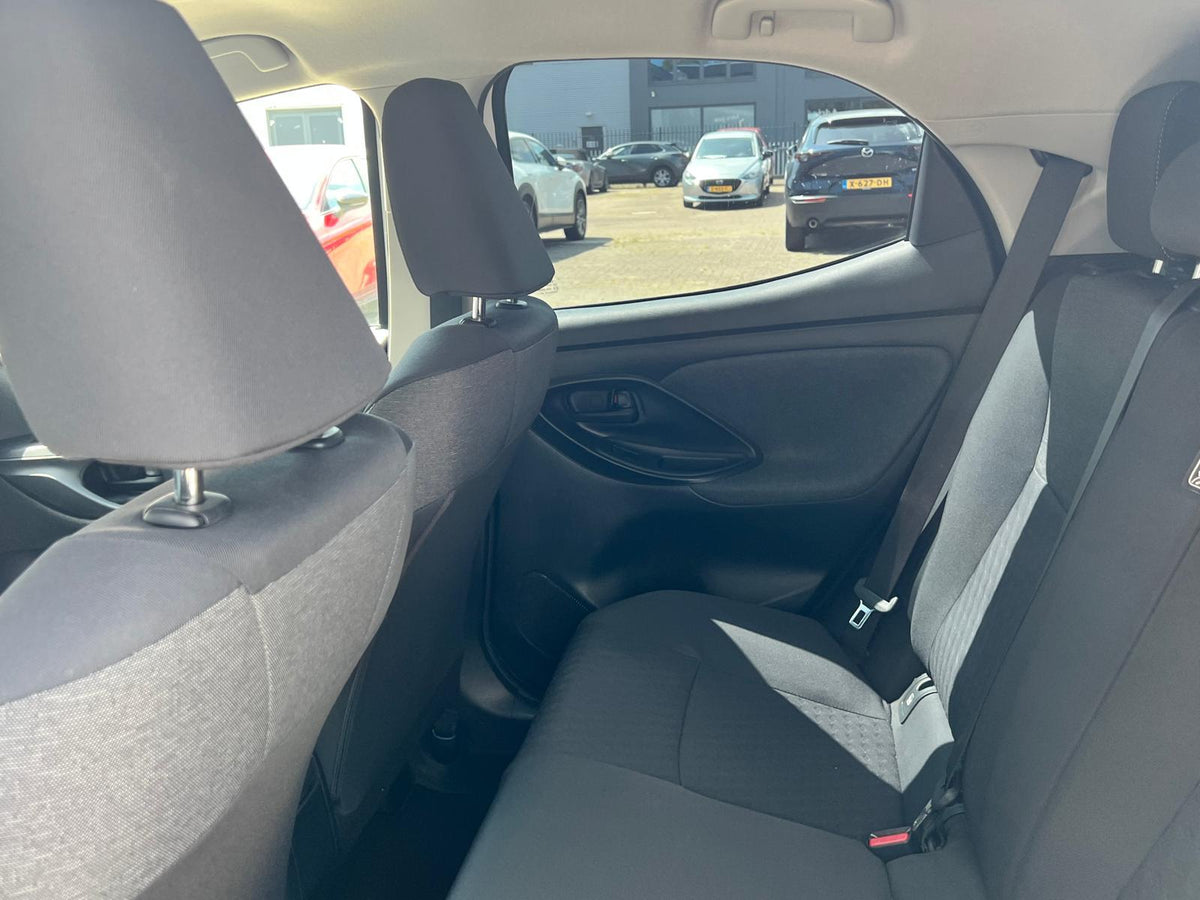 Toyota Yaris 1.5 Hybrid Dynamic AUTOMAAT — foto 17