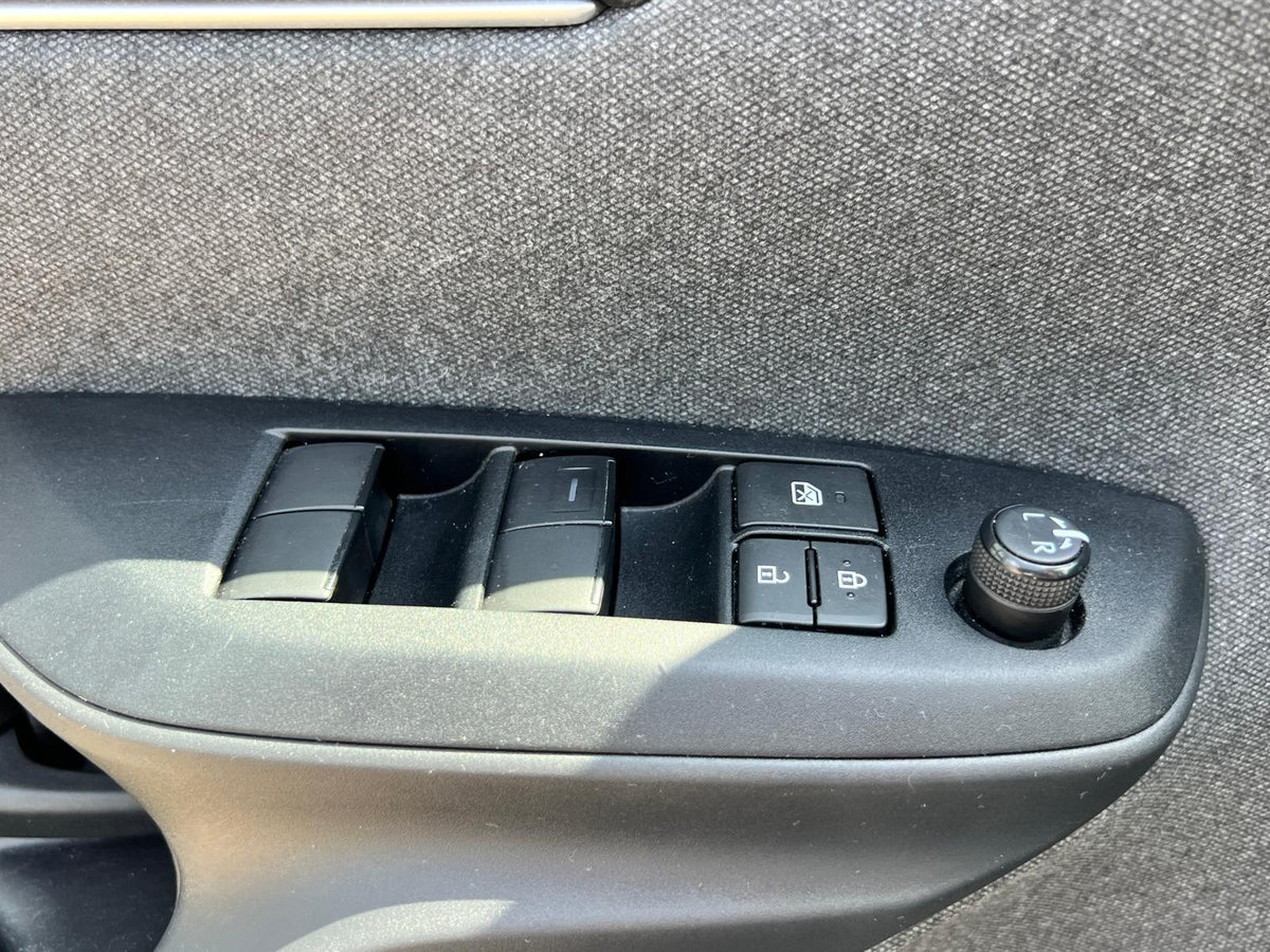 Toyota Yaris 1.5 Hybrid Dynamic AUTOMAAT — foto 18