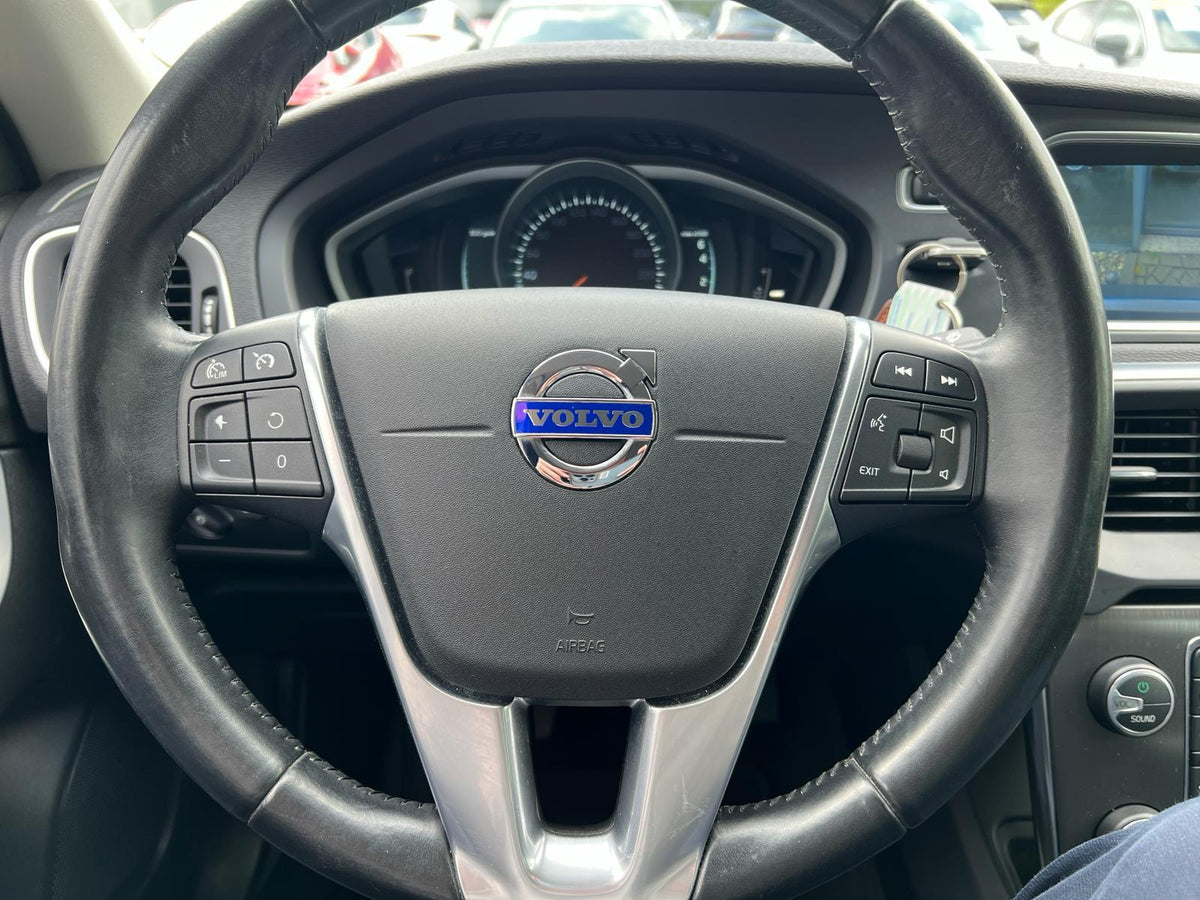 Volvo V40 1.6 T2 Momentum — foto 18