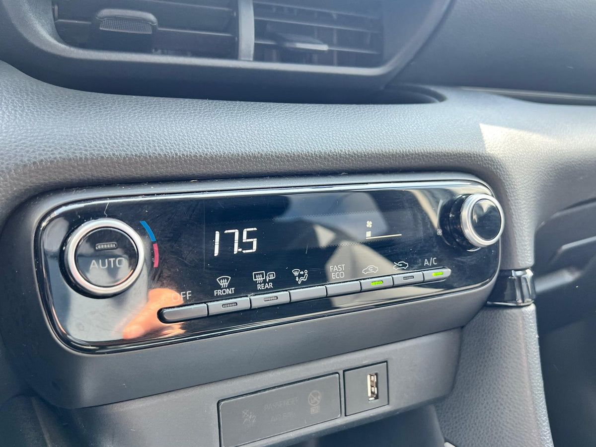 Toyota Yaris 1.5 Hybrid Dynamic AUTOMAAT — foto 24