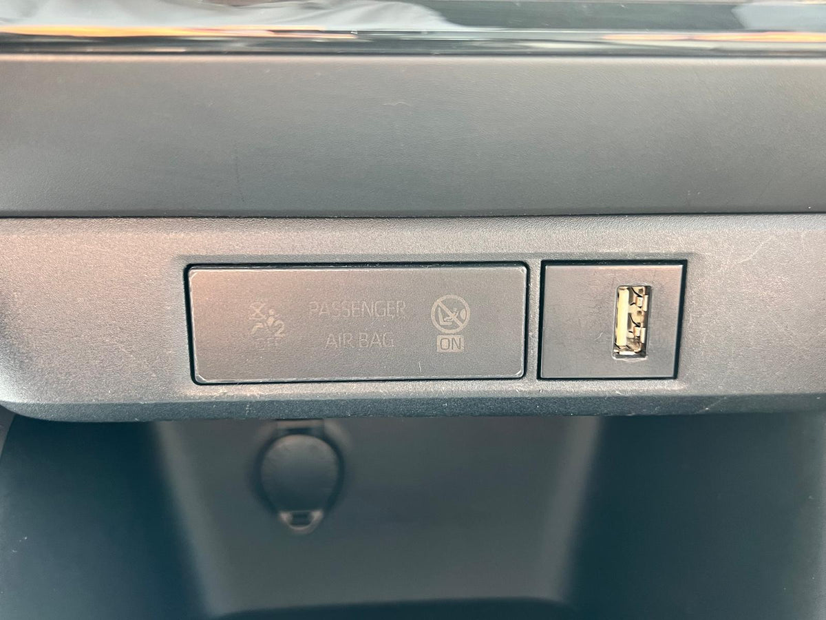 Toyota Yaris 1.5 Hybrid Dynamic AUTOMAAT — foto 25