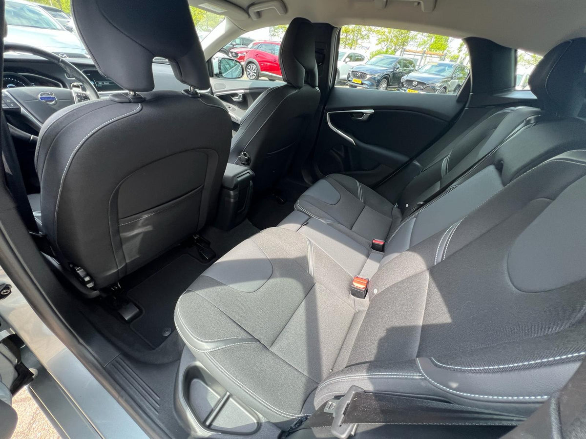Volvo V40 1.6 T2 Momentum — foto 27