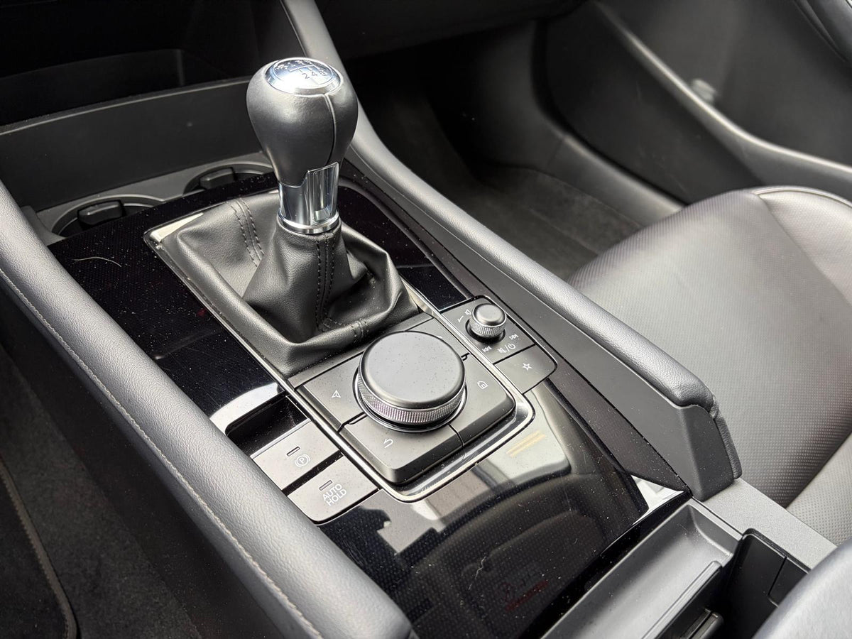 Mazda 3 2.0 e-SkyActiv-G M Hybrid Luxury TREKHAAK — foto 29