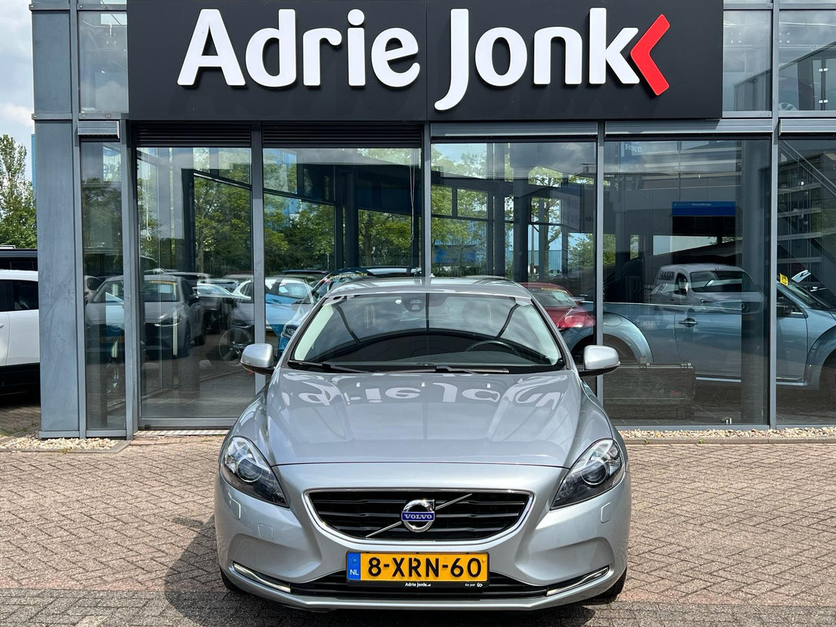 Volvo V40 1.6 T2 Momentum — foto 2