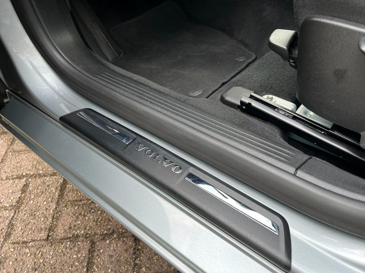 Volvo V40 1.6 T2 Momentum — foto 30