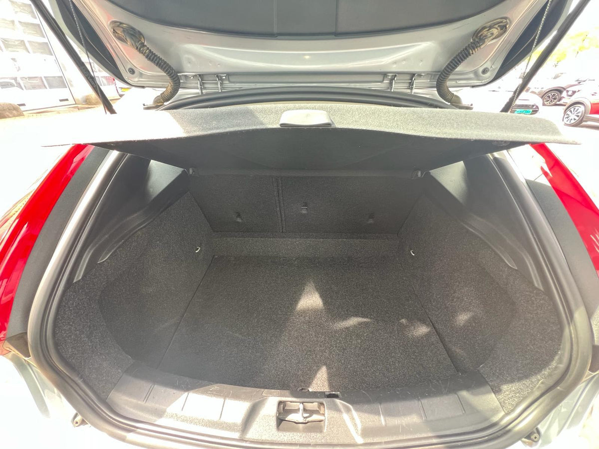 Volvo V40 1.6 T2 Momentum — foto 33