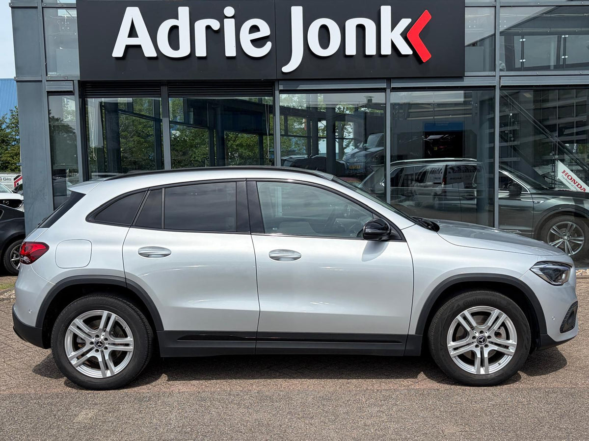 Mercedes-Benz GLA 250 e AMG Line — foto 4