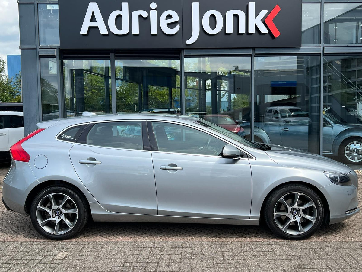 Volvo V40 1.6 T2 Momentum — foto 4