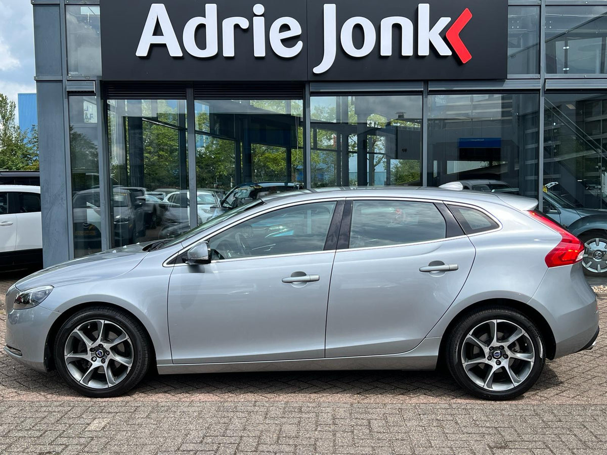 Volvo V40 1.6 T2 Momentum — foto 5