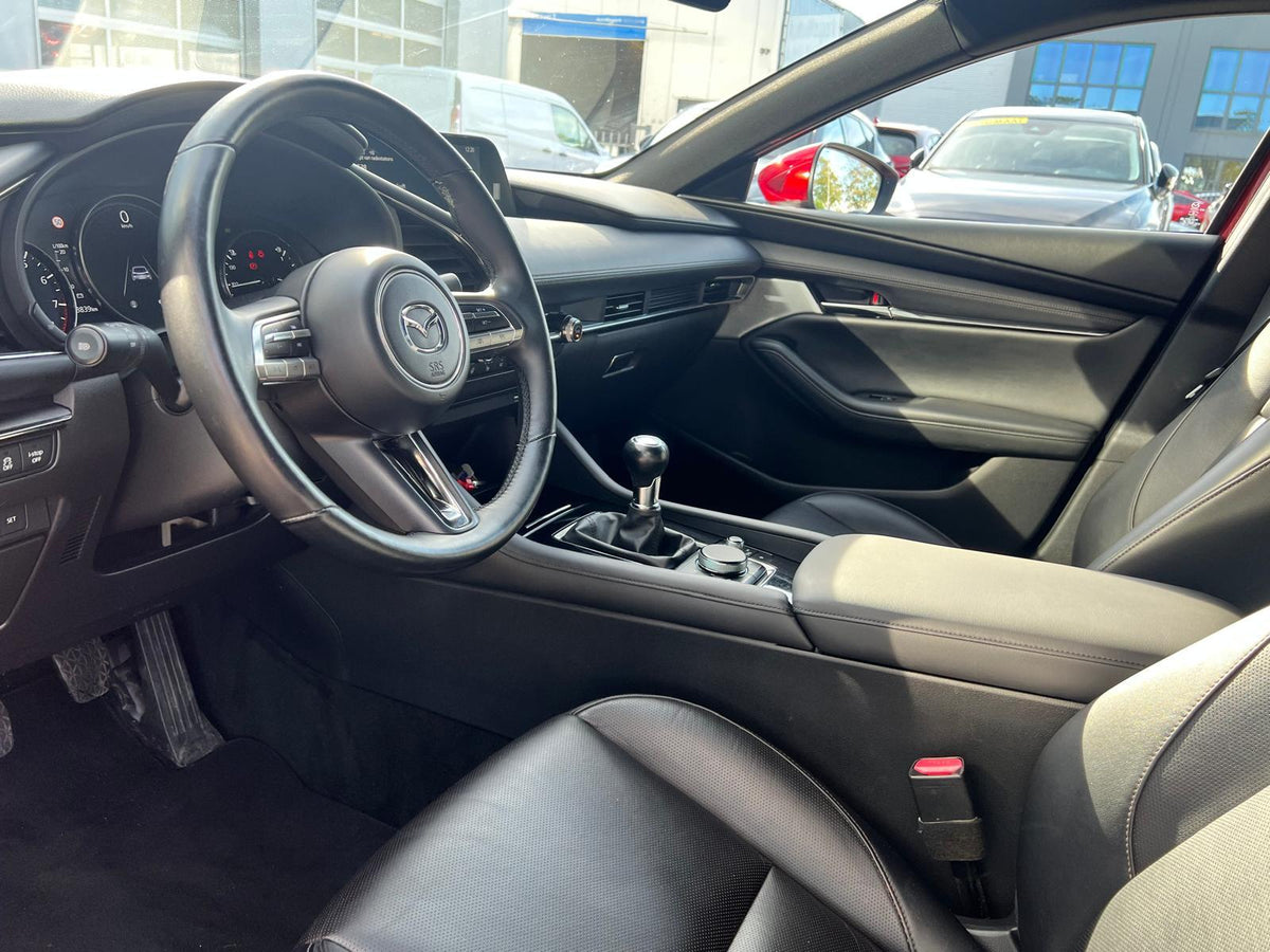 Mazda 3 2.0 e-SkyActiv-G M Hybrid 122 Luxury — foto 16