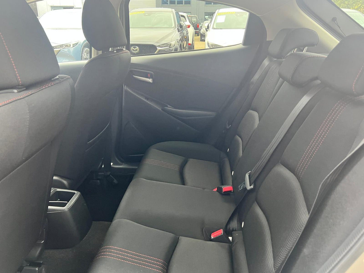 Mazda 2 1.5 e-SkyActiv-G 90 Homura — foto 14